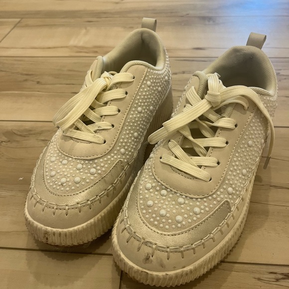 White bridal sneakers! Size 7! Worn twice - Picture 5 of 6